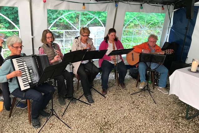 Die Musikgruppe Mrosek gestaltete den Gottesdienst musikalisch mit