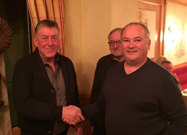 Dieter Bürzele wurde vom 1. Vorsitzenden Uwe Lövesz für 20 Jahre geehrt