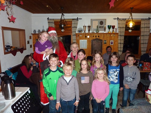 Beim anschließenden Gruppenfoto strahlten die Kinder wieder Freude aus