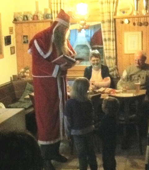 Der Nikolaus bescherte die Kinder